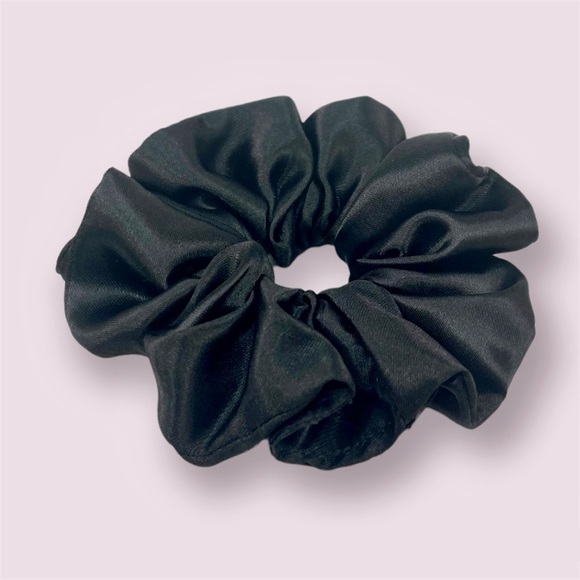 HANDMADE spiral satin scrunchie, black - Picture 3 of 4